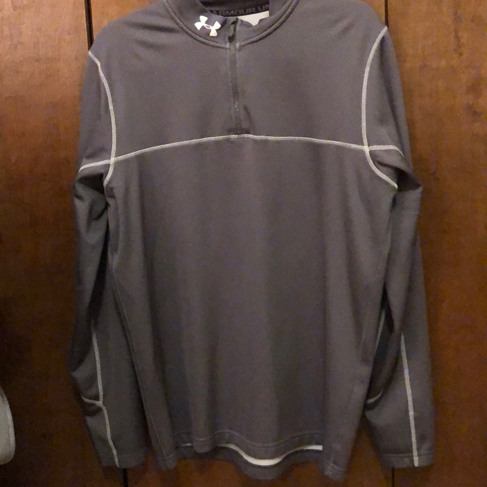 Under Armour, Men’s pullover.